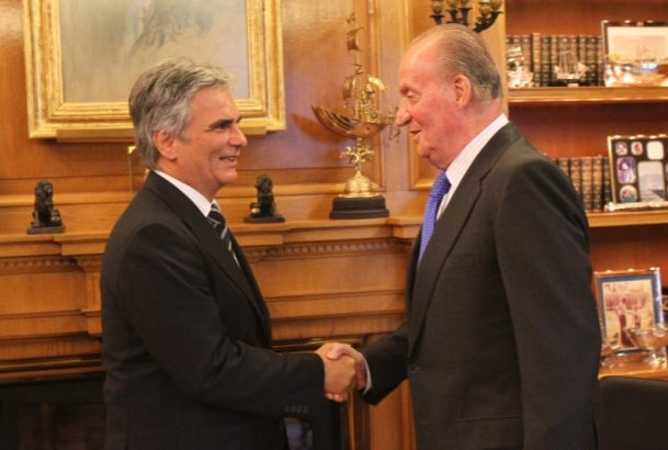 Su Majestad el Rey recibe el saludo del Canciller Federal de Austria, Sr. Werner Faymann